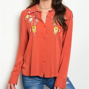 NEW Button Down Top w Floral Embroidery So Pretty ALL SEASON Various Sizes